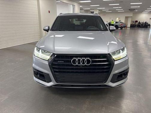 Florett Silver Metallic 2018 Audi Q7 3.0T Prestige