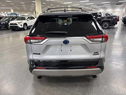 2022 Toyota RAV4 Hybrid SE