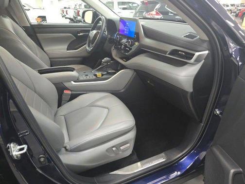 2023 Toyota Highlander Hybrid XLE