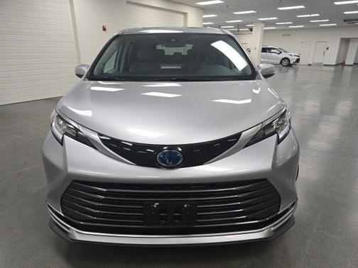 2023 Toyota Sienna Limited