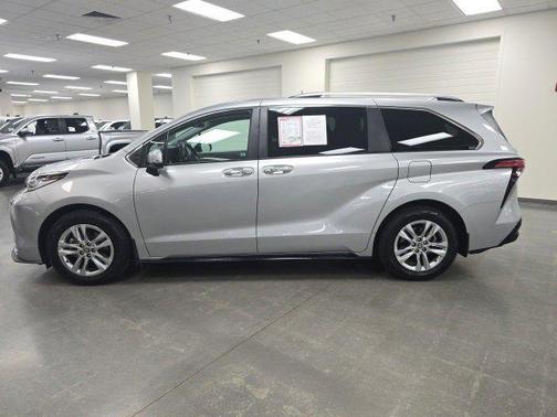 2023 Toyota Sienna Limited