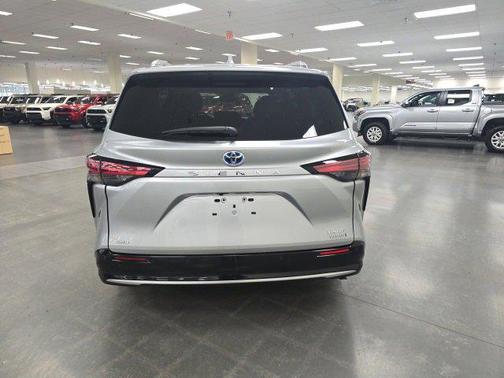 2023 Toyota Sienna Limited
