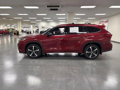 2022 Toyota Highlander XSE
