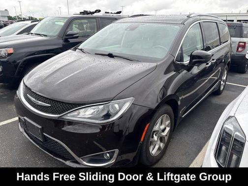 Dark Cordovan Pearlcoat 2017 Chrysler Pacifica Touring-L