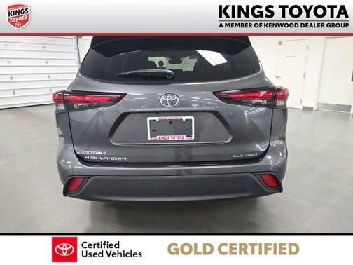 Magnetic Gray Metallic 2024 Toyota Highlander XLE