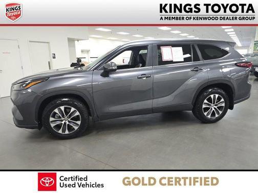 Magnetic Gray Metallic 2024 Toyota Highlander XLE