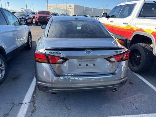 2022 Nissan Altima SR FWD