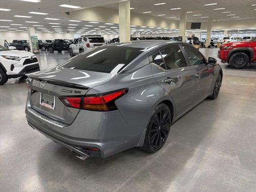 2022 Nissan Altima SR FWD