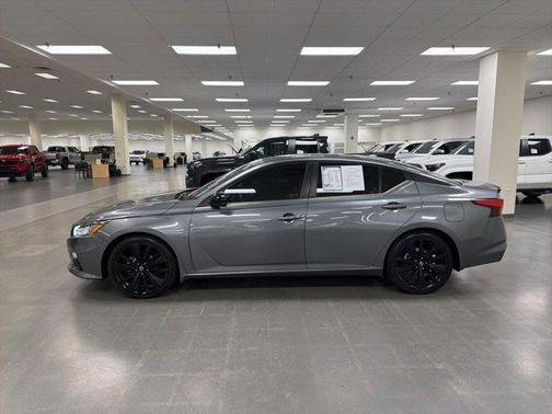 2022 Nissan Altima SR FWD