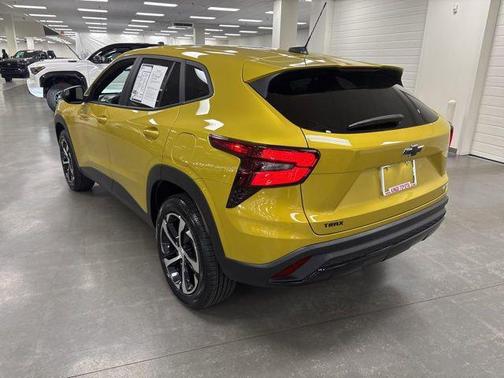 Nitro Yellow Metallic 2024 Chevrolet Trax FWD 1RS