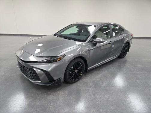 Heavy Metallic 2026 Toyota Camry SE