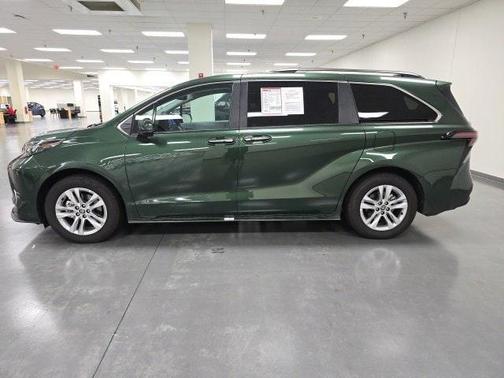 2025 Toyota Sienna XLE