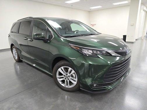 2025 Toyota Sienna XLE