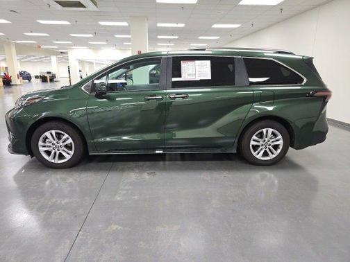 2025 Toyota Sienna XLE