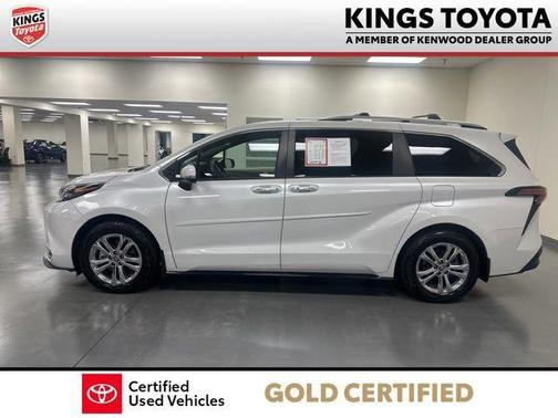 2024 Toyota Sienna Platinum