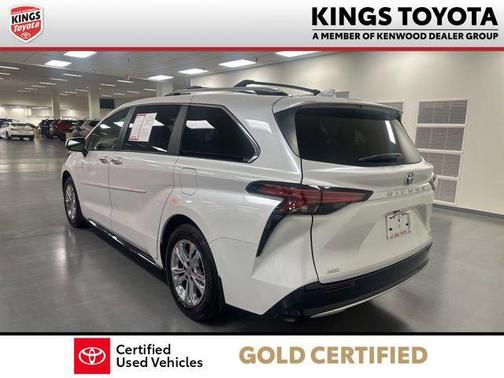 2024 Toyota Sienna Platinum