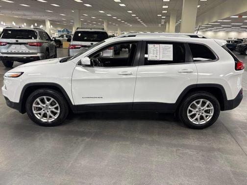 Bright White Clearcoat 2016 Jeep Cherokee Latitude