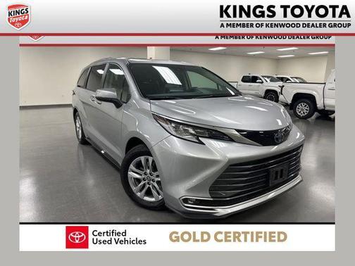 2023 Toyota Sienna Limited