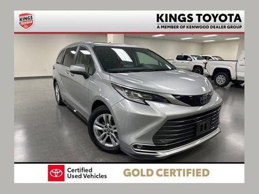 Celestial Silver Metallic 2023 Toyota Sienna Limited
