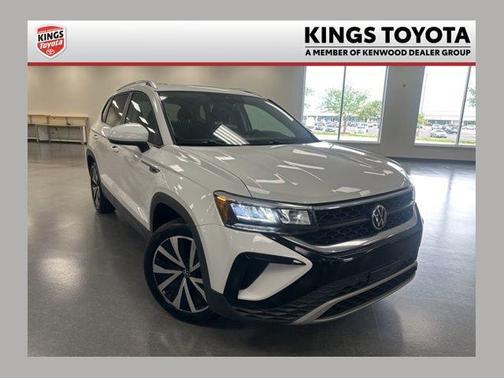 Pure White 2022 Volkswagen Taos 1.5T SE