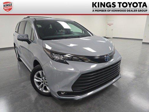 2023 Toyota Sienna Woodland Edition 7-Passenger
