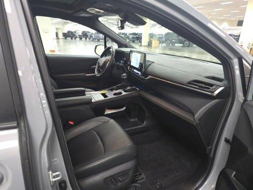 2023 Toyota Sienna Woodland Edition 7-Passenger