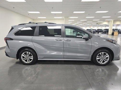 2023 Toyota Sienna Woodland Edition 7-Passenger