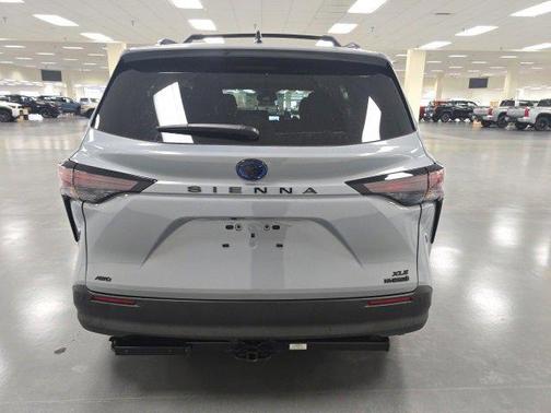 2023 Toyota Sienna Woodland Edition 7-Passenger