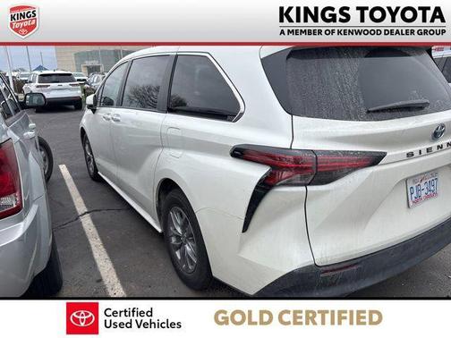 2021 Toyota Sienna XLE 8 Passenger