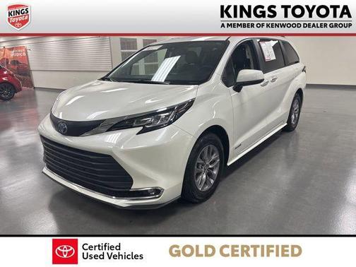 2021 Toyota Sienna XLE 8 Passenger