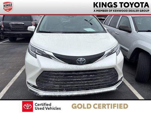 2021 Toyota Sienna XLE 8 Passenger