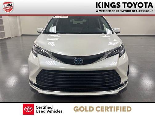 2021 Toyota Sienna XLE 8 Passenger