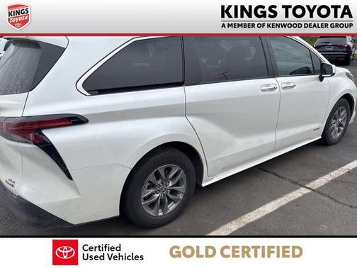 2021 Toyota Sienna XLE 8 Passenger