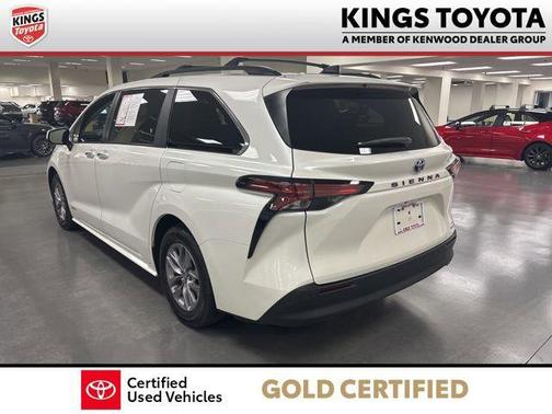2021 Toyota Sienna XLE 8 Passenger