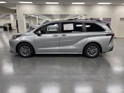 2022 Toyota Sienna XLE