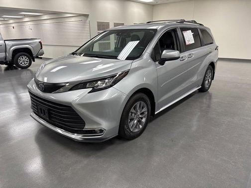 2022 Toyota Sienna XLE