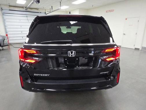 Crystal Black Pearl 2025 Honda Odyssey Sport-L