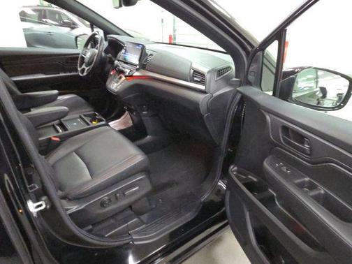 Crystal Black Pearl 2025 Honda Odyssey Sport-L
