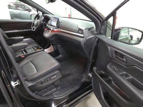 Crystal Black Pearl 2025 Honda Odyssey Sport-L