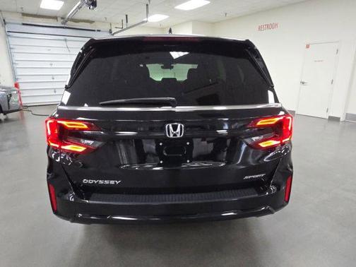 Crystal Black Pearl 2025 Honda Odyssey Sport-L