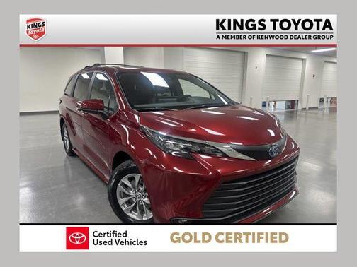 Pearl 2025 Toyota Sienna XLE