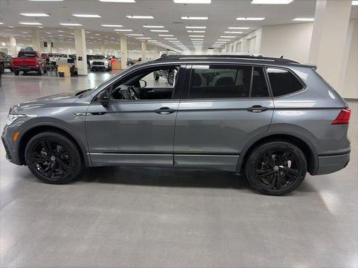Platinum Gray Metallic 2023 Volkswagen Tiguan 2.0T SE R-Line Black