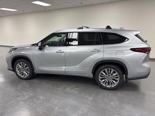 2025 Toyota Highlander Platinum