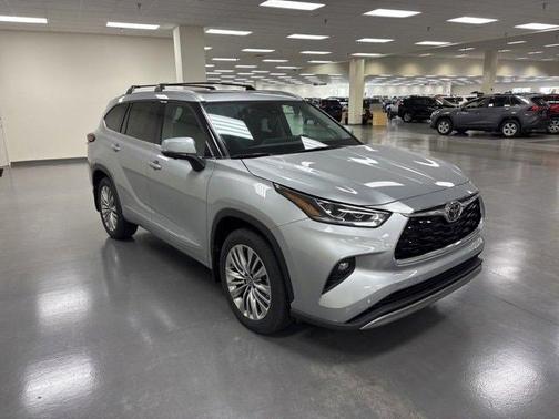 2025 Toyota Highlander Platinum