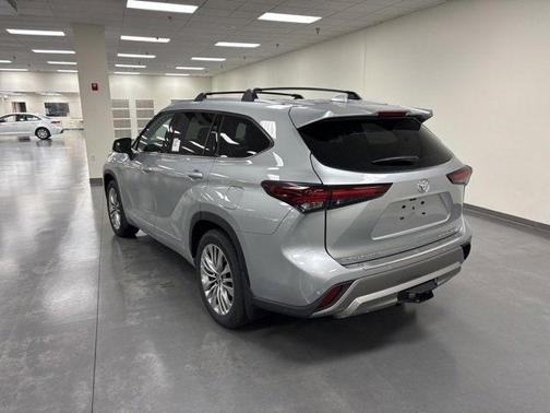2025 Toyota Highlander Platinum