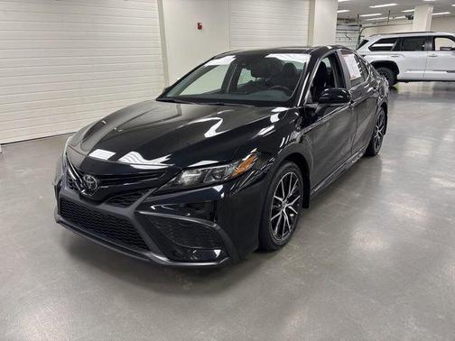 Midnight Black Metallic 2023 Toyota Camry SE