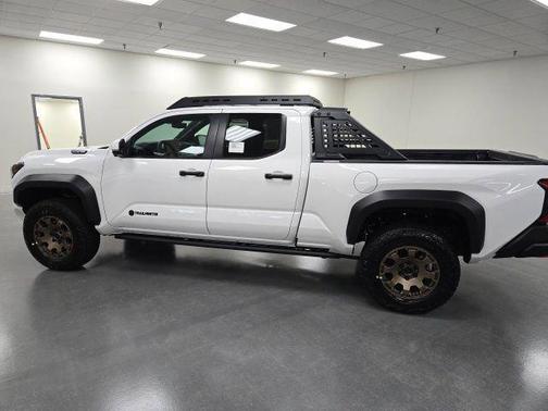 Ice 2026 Toyota Tacoma Hybrid Trailhunter
