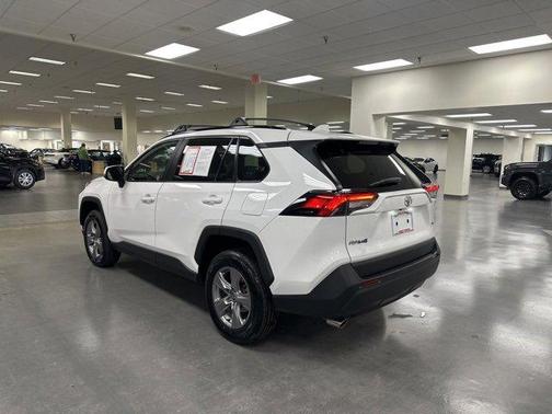 2022 Toyota RAV4 XLE