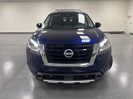 Deep Ocean Blue Pearl 2023 Nissan Pathfinder SL 4WD