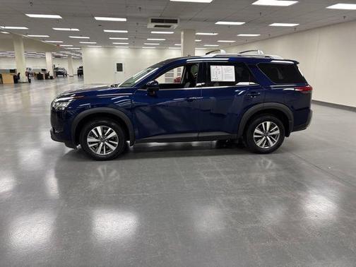 Deep Ocean Blue Pearl 2023 Nissan Pathfinder SL 4WD